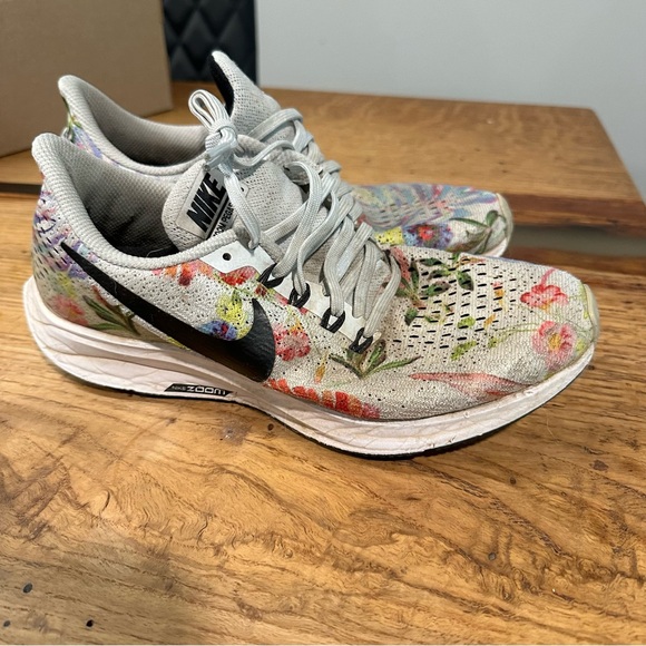 Nike Zoom Pegasus 35 Floral Edition🌼 - Picture 4 of 8